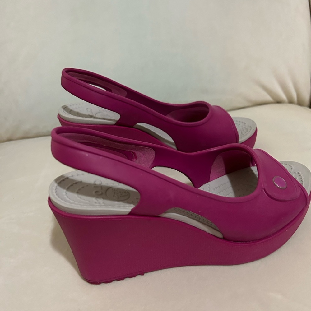 Crocs Barbie Havana Women’s Size 7 Pink Wedge Sandal Open Toe Slingback Platform - Picture 12 of 13